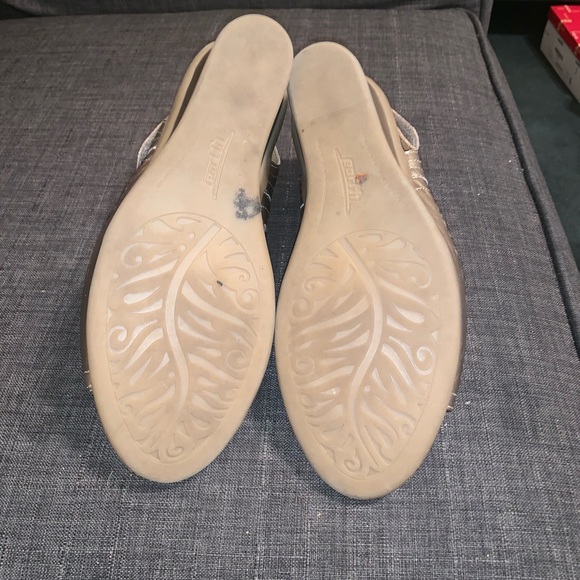 EUC- Earth Cascade Cutout Wedge Sandal - Picture 5 of 8